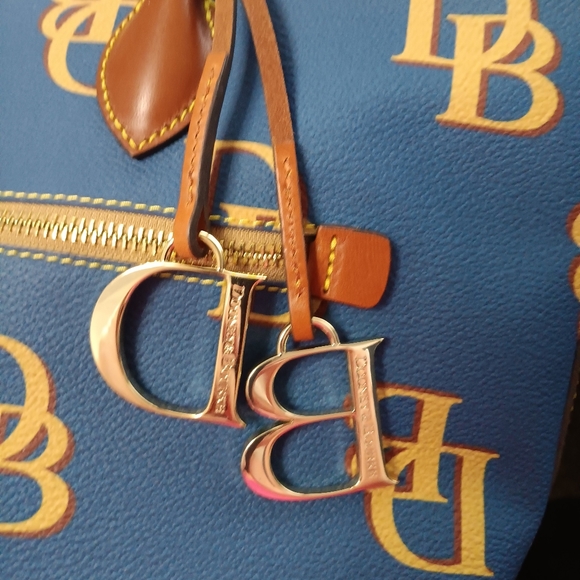 Looney & Bourke Monogram Zip Tote - Picture 4 of 7
